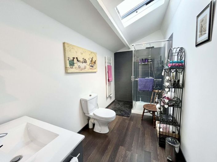 Image No.19-3 Bed Property for sale