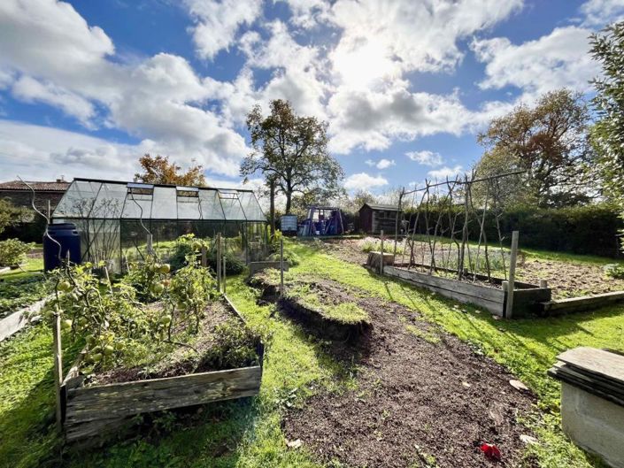 Image No.20-3 Bed Property for sale