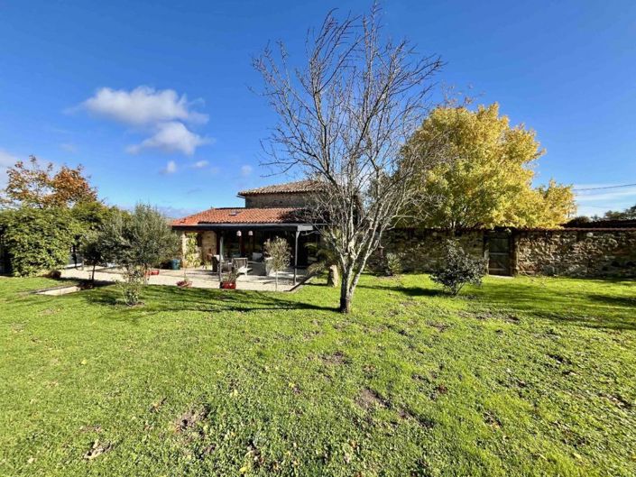 Image No.8-3 Bed Property for sale