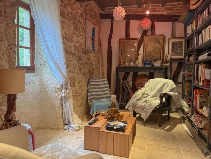 Image No.16-6 Bed House for sale