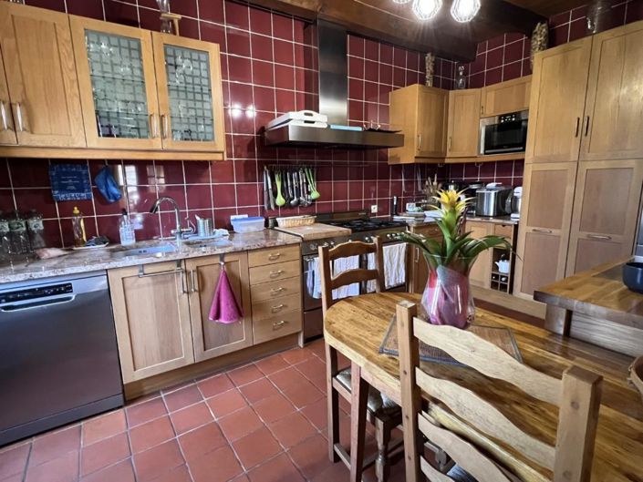 Image No.11-6 Bed House for sale