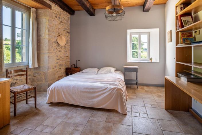 Image No.11-9 Bed Property for sale