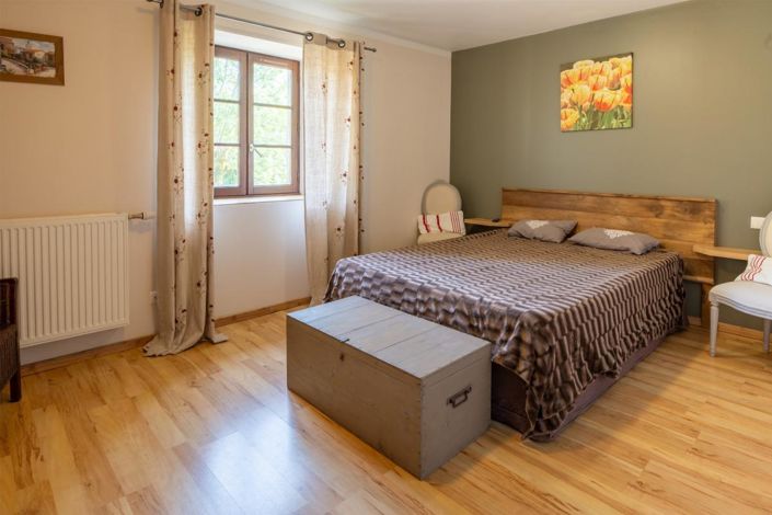 Image No.16-9 Bed Property for sale