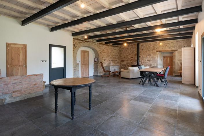 Image No.19-9 Bed Property for sale