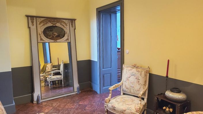 Image No.17-7 Bed Property for sale