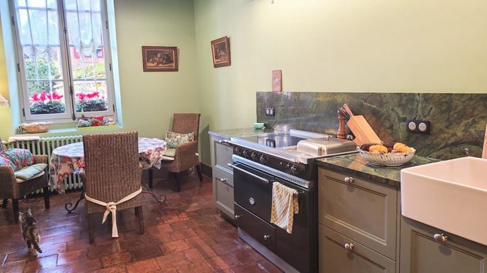 Image No.8-7 Bed Property for sale