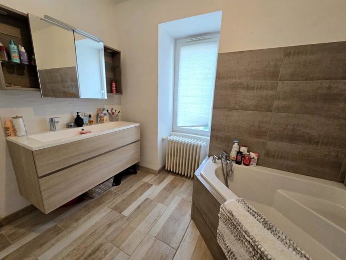 Image No.6-4 Bed House for sale