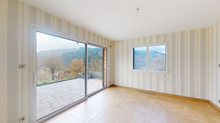 Image No.12-2 Bed Property for sale