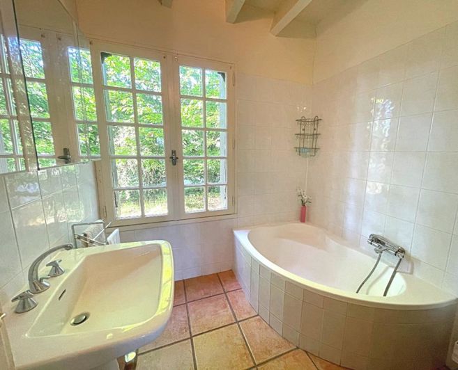 Image No.6-5 Bed Property for sale