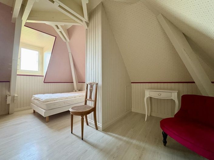 Image No.2-4 Bed House for sale