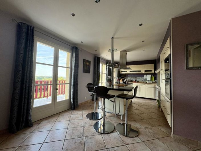 Image No.4-4 Bed House for sale