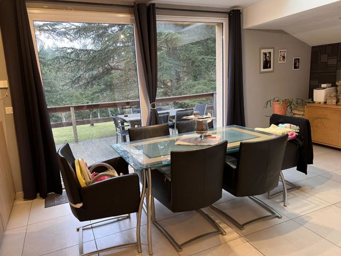 Image No.10-8 Bed Property for sale