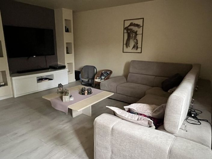 Image No.12-8 Bed Property for sale