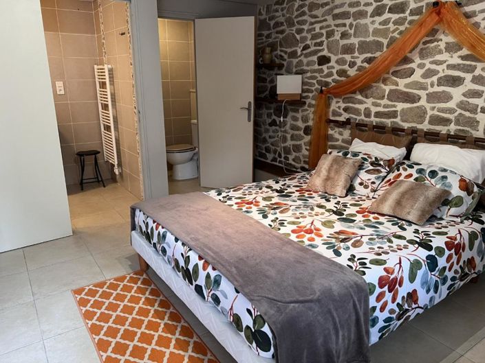 Image No.16-8 Bed Property for sale