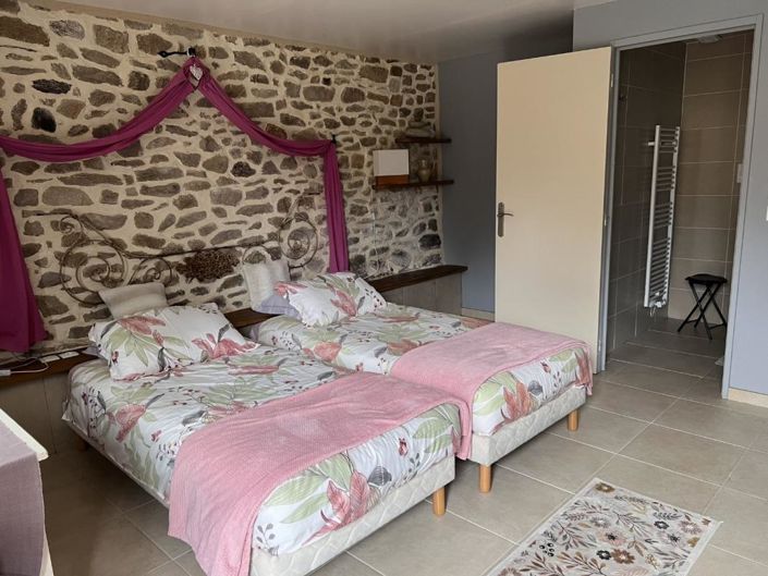 Image No.17-8 Bed Property for sale