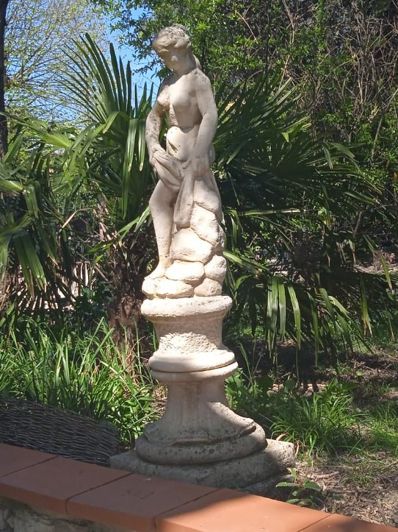 Image No.17-9 Bed Property for sale