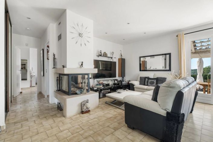 Image No.19-3 Bed Villa for sale