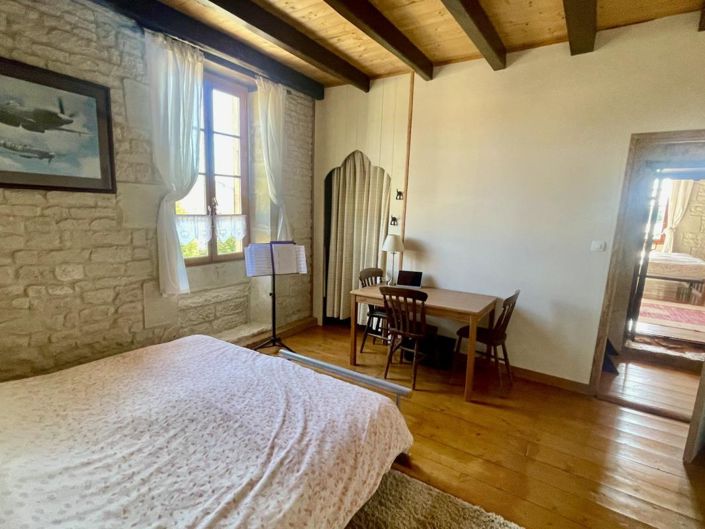 Image No.10-3 Bed House for sale