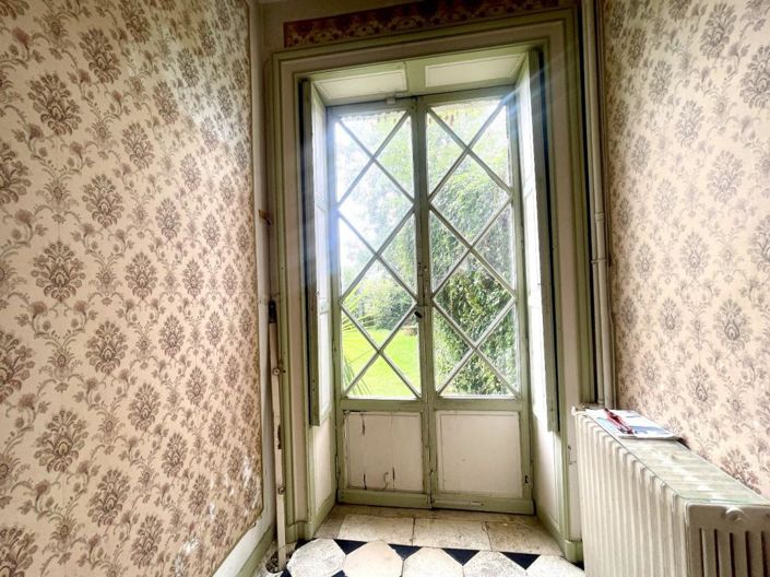 Image No.8-5 Bed Property for sale