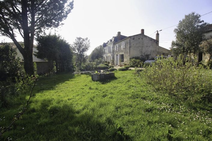 Image No.12-5 Bed Property for sale