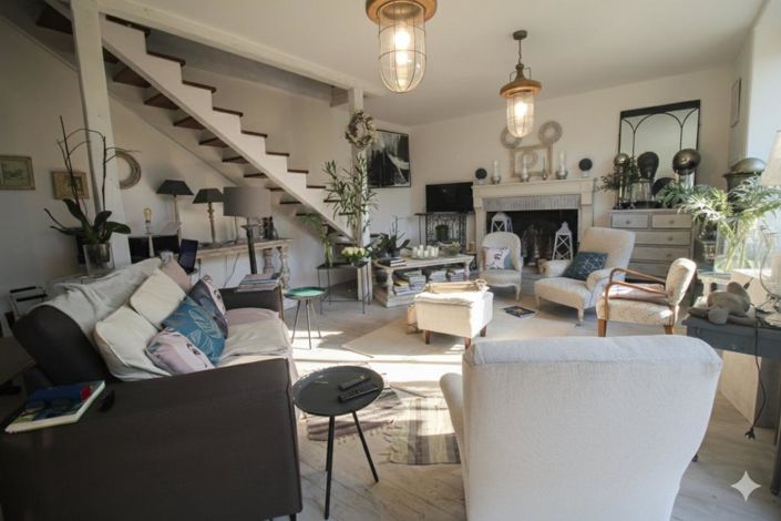 Image No.2-5 Bed Property for sale