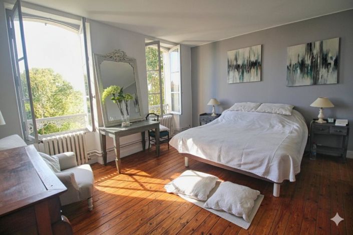 Image No.5-5 Bed Property for sale