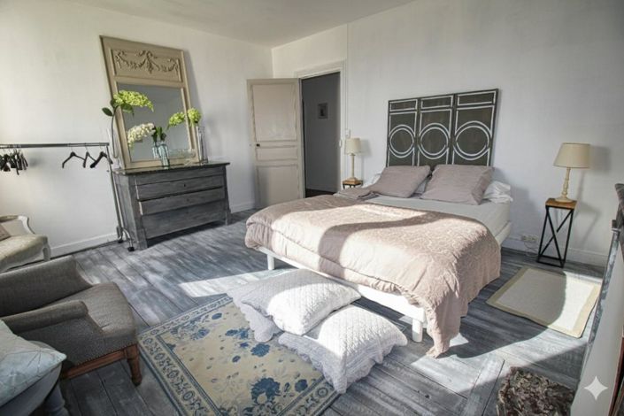 Image No.8-5 Bed Property for sale