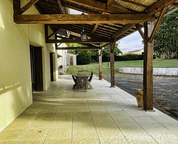 Image No.8-15 Bed Gite for sale