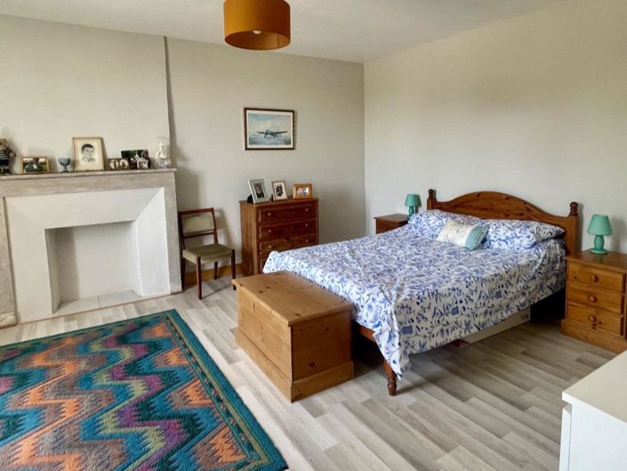 Image No.9-3 Bed Property for sale