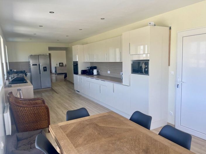 Image No.3-7 Bed Property for sale