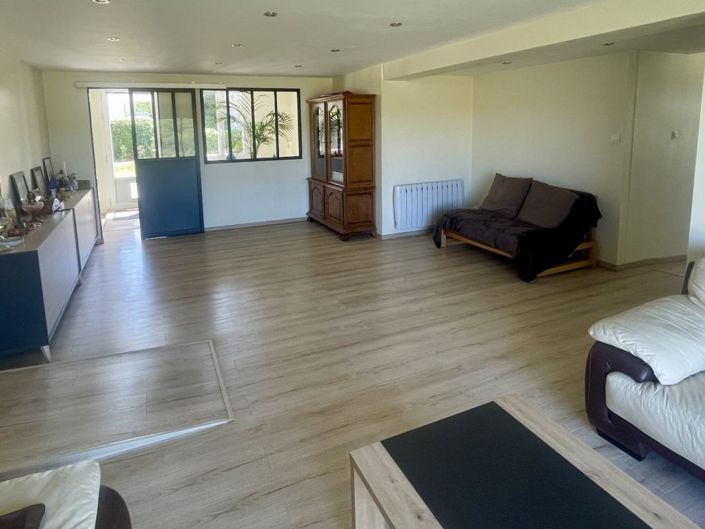 Image No.4-7 Bed Property for sale