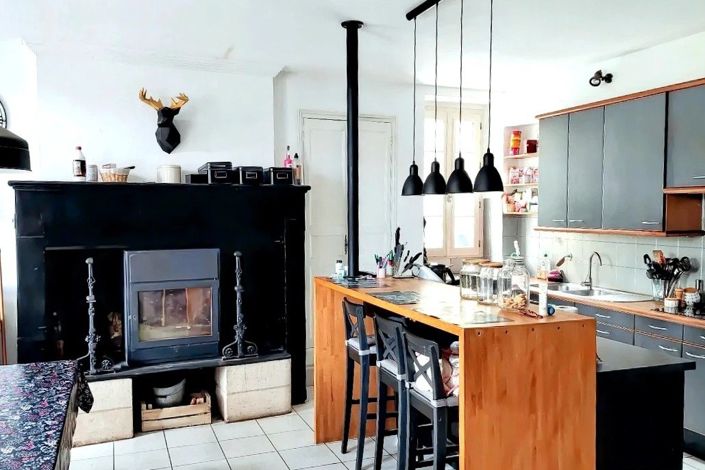 Image No.17-6 Bed House for sale