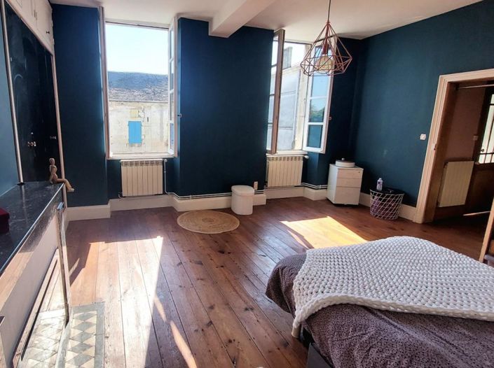 Image No.9-6 Bed House for sale