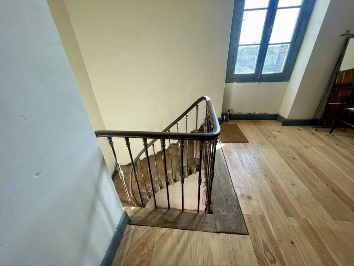 Image No.10-3 Bed House for sale