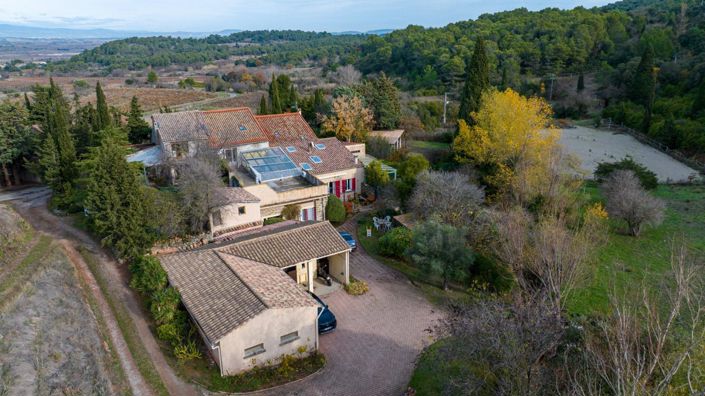 Image No.12-8 Bed Property for sale