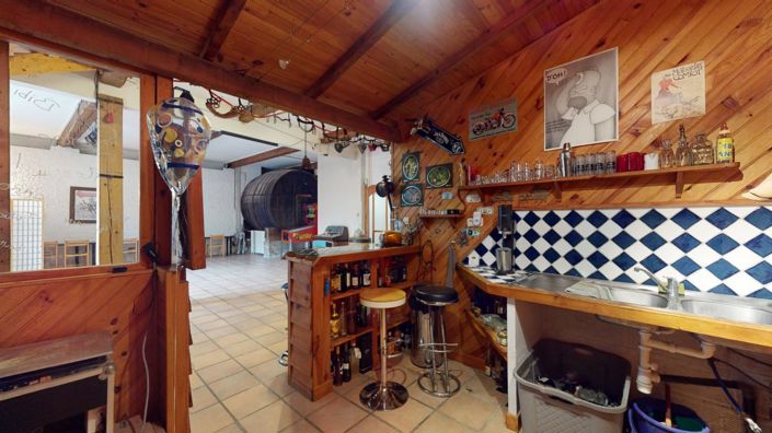 Image No.14-8 Bed Property for sale