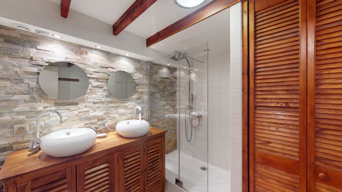 Image No.16-8 Bed Property for sale