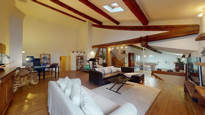 Image No.2-8 Bed Property for sale