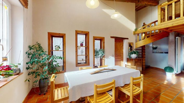 Image No.20-8 Bed Property for sale