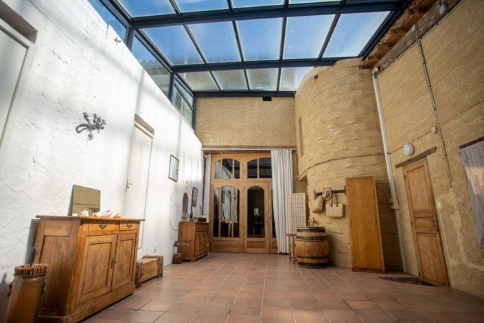 Image No.8-8 Bed Property for sale