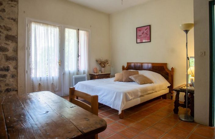 Image No.9-8 Bed Property for sale