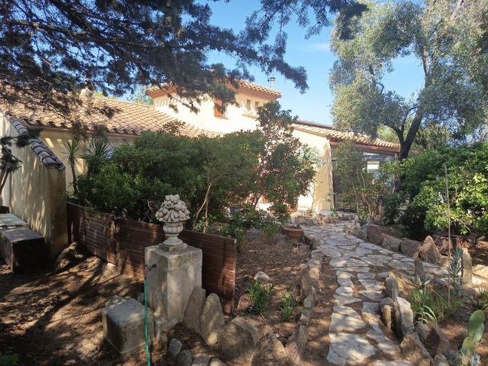 Image No.1-5 Bed House for sale