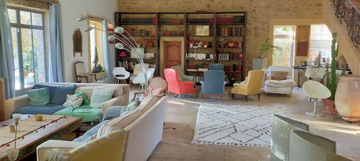 Image No.5-12 Bed House for sale