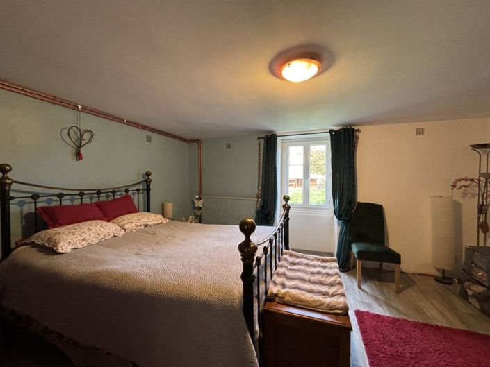 Image No.10-2 Bed Property for sale