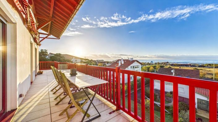 Image No.1-4 Bed Property for sale