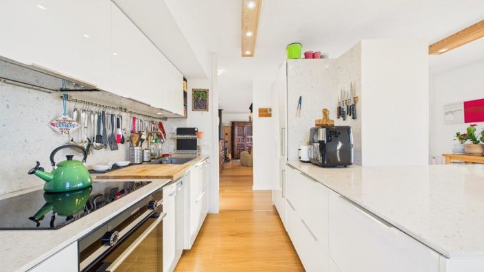 Image No.6-4 Bed Property for sale