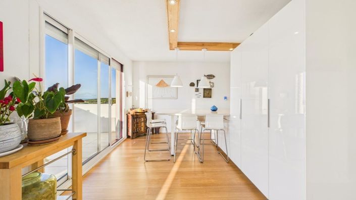 Image No.8-4 Bed Property for sale