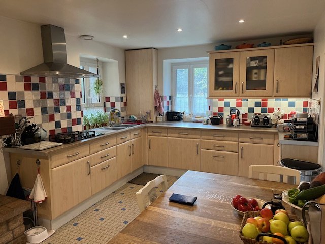 Image No.11-3 Bed Property for sale