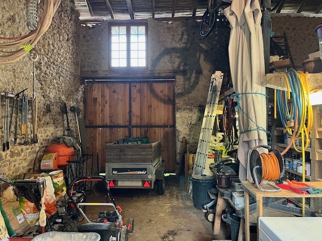 Image No.17-3 Bed Property for sale