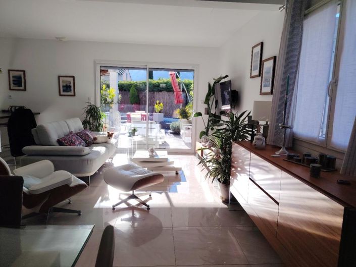 Image No.3-3 Bed House for sale